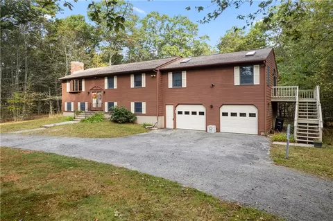 886 Weaver Hill Rd, Coventry, RI 02816
