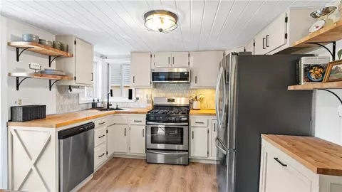 Kitchen - 38 Parade Rd, Warwick, RI 02886 photo 2 of 4