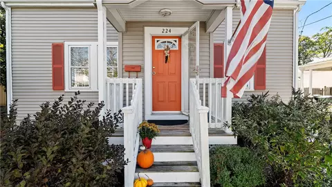 224 Palace Ave, Warwick, RI 02886 photo 3