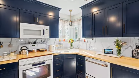 224 Palace Ave, Warwick, RI 02886 photo 11