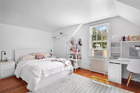 Bedroom - 19 Harborview Ave, Bristol, RI 02809 photo 6 of 6
