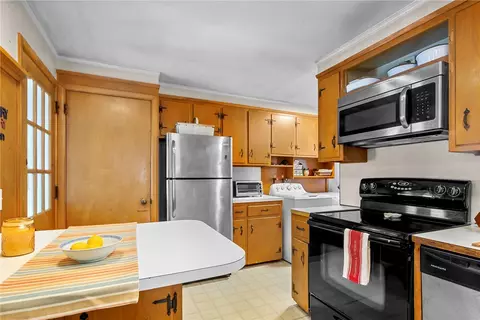 Kitchen - 19 Harborview Ave, Bristol, RI 02809 photo 2 of 3