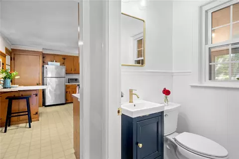 Entry Way - 19 Harborview Ave, Bristol, RI 02809 photo 2 of 3