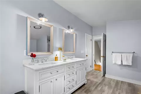 Bath - 19 Harborview Ave, Bristol, RI 02809 photo 2 of 3