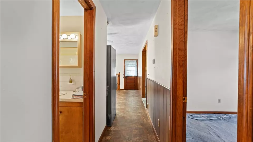 Entry Way - 54 Pheasant Ave, Warwick, RI 02886 photo 4 of 6