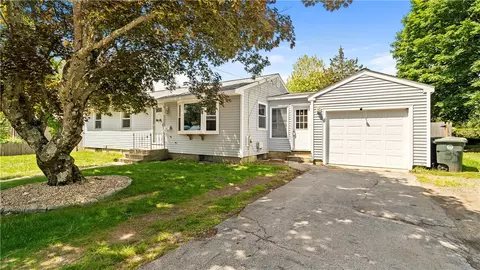 35 Meredith Dr, Coventry, RI 02816