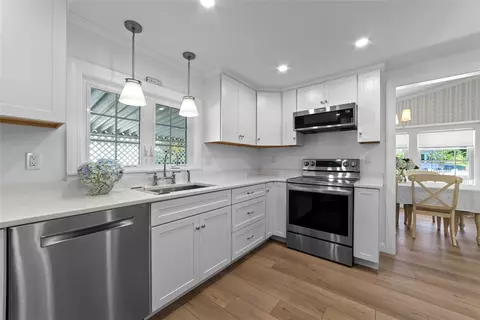 165 Little Pond Rd, South Kingstown, RI 02879
