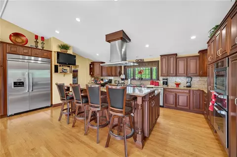 5 Hancock Dr, Coventry, RI 02816