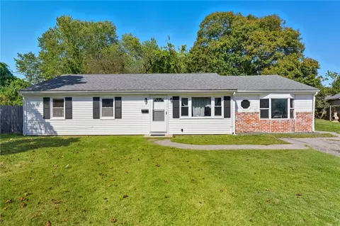 9 Dunbar Ct, Warwick, RI 02886