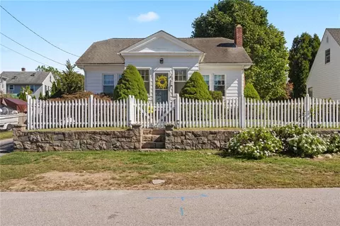 4 Westminster St, Westerly, RI 02891