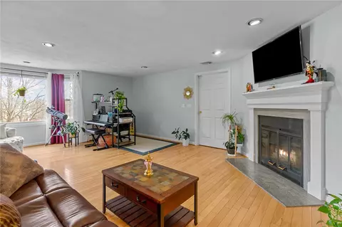 44 Knoll Pl #D, North Providence, RI 02904
