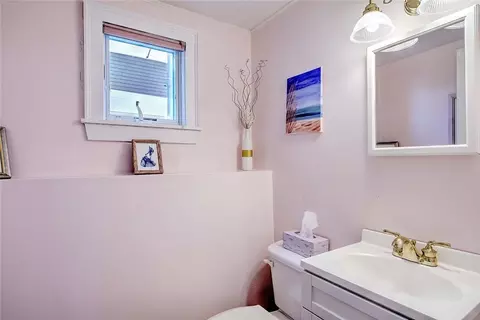 Bath - 100 Aurora Dr, Warwick, RI 02889 photo 2 of 2