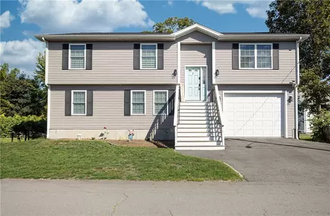 1 Bay St, Bristol, RI 02809