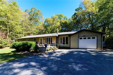 18 Bayberry Ln, Charlestown, RI 02813