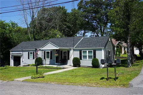 40 Sunset Ave, Woonsocket, RI 02895