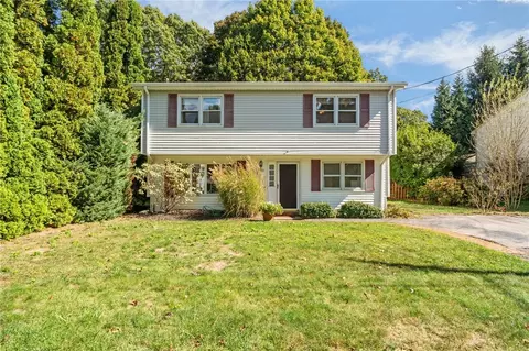 121 Spice Bush Trl, Narragansett, RI 02882