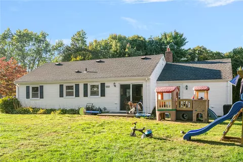 Exterior - 16 Pasadena Ct, Warwick, RI 02888 photo 4 of 8