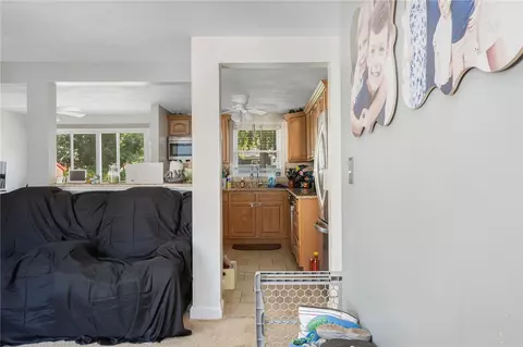 Entry Way - 16 Pasadena Ct, Warwick, RI 02888 photo 3 of 5