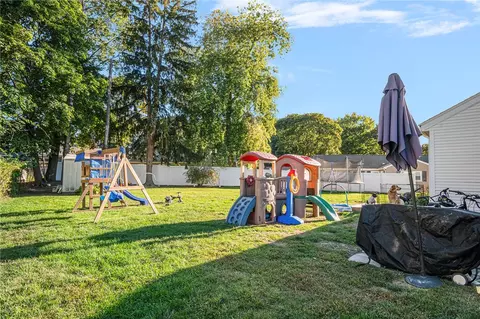 Exterior - 16 Pasadena Ct, Warwick, RI 02888 photo 3 of 8