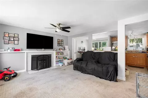Living - 16 Pasadena Ct, Warwick, RI 02888 photo 1 of 5