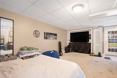 Bedroom - 16 Pasadena Ct, Warwick, RI 02888 photo 6 of 6