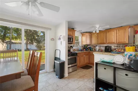 Entry Way - 16 Pasadena Ct, Warwick, RI 02888 photo 5 of 5
