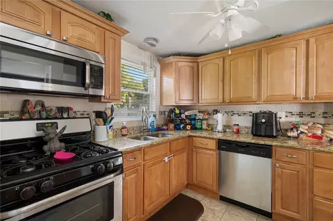 Kitchen - 16 Pasadena Ct, Warwick, RI 02888 photo 2 of 4