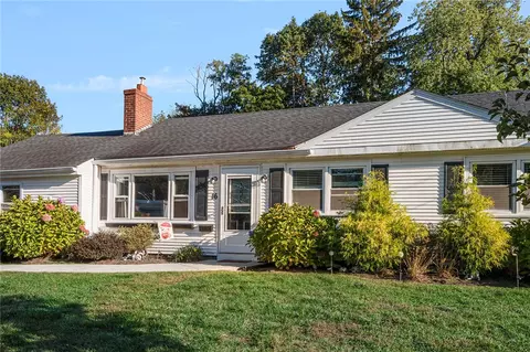 16 Pasadena Ct, Warwick, RI 02888