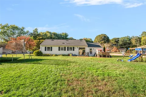Exterior - 16 Pasadena Ct, Warwick, RI 02888 photo 6 of 8