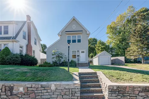 29 John St, Westerly, RI 02891