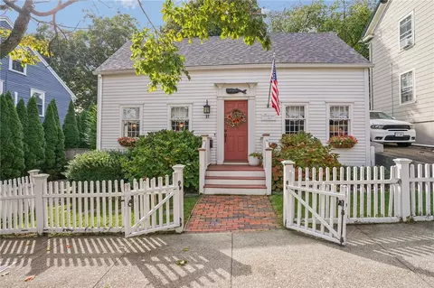 27 King St, East Greenwich, RI 02818