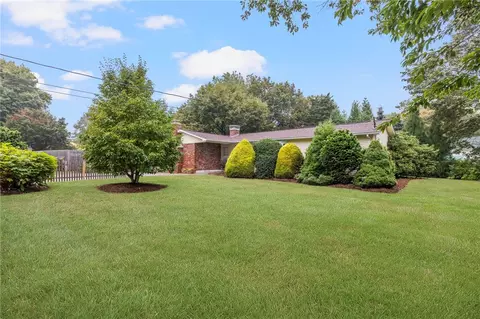 471 Annaquatucket Rd, North Kingstown, RI 02852