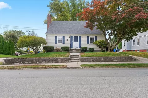 124 Clarence St, Cranston, RI 02910