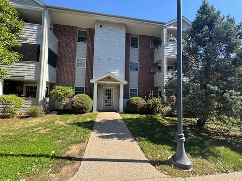 669 Metacom Ave #17, Bristol, RI 02809