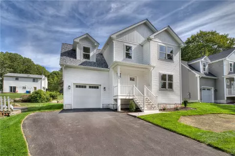 55 Pepper Bush Trl, Saunderstown, RI 02874
