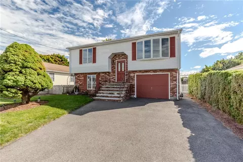 63 Whirlaway Pl, Pawtucket, RI 02861