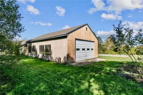 Exterior - 180 W Main Rd, Little Compton, RI 02837 photo 13 of 14