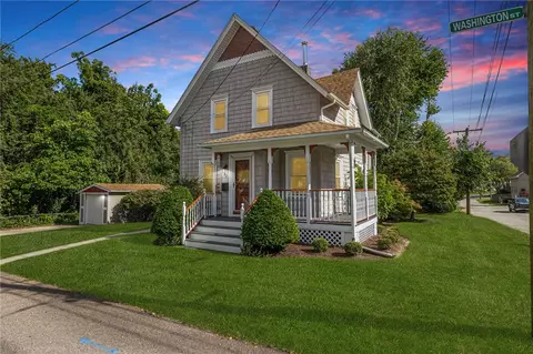 92 Washington St, Warwick, RI 02888