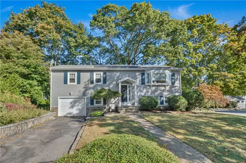 51 Franca Dr, Bristol, RI 02809