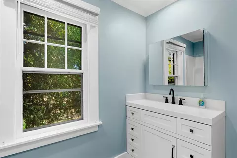 Bath - 346 Post Rd, Westerly, RI 02891 photo 2 of 3