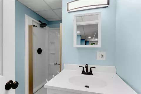 Bath - 346 Post Rd, Westerly, RI 02891 photo 3 of 3