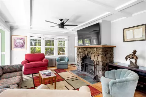 Living - 346 Post Rd, Westerly, RI 02891 photo 2 of 2
