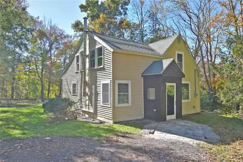 105 S Killingly Rd, Foster, RI 02825