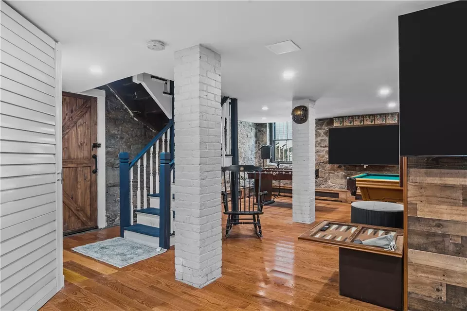 Entry Way - 8 Champlin St, Newport, RI 02840 photo 4 of 5