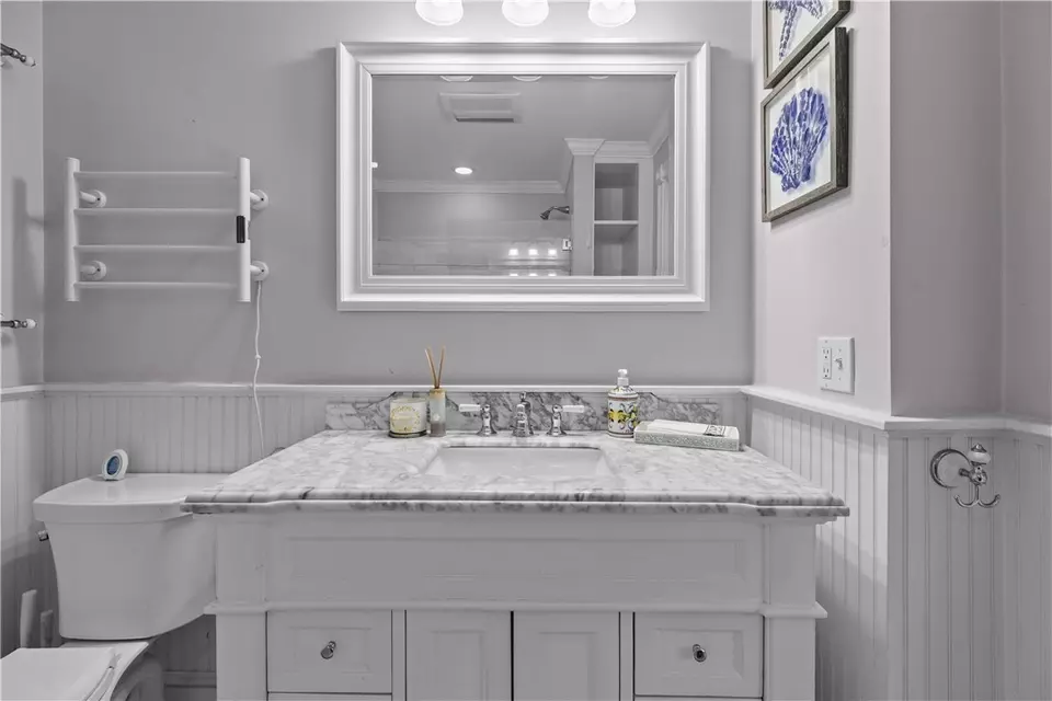 Bath - 8 Champlin St, Newport, RI 02840 photo 6 of 8