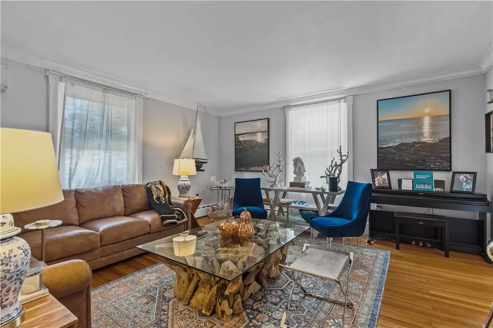 Living - 8 Champlin St, Newport, RI 02840 photo 2 of 3