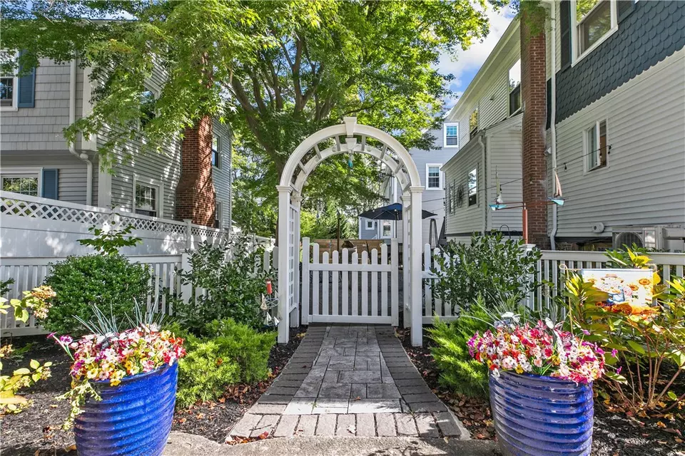 Exterior - 8 Champlin St, Newport, RI 02840 photo 4 of 6