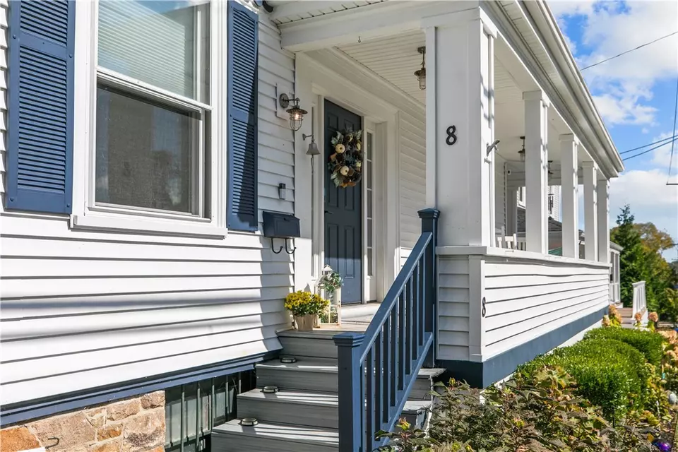 Exterior - 8 Champlin St, Newport, RI 02840 photo 2 of 6