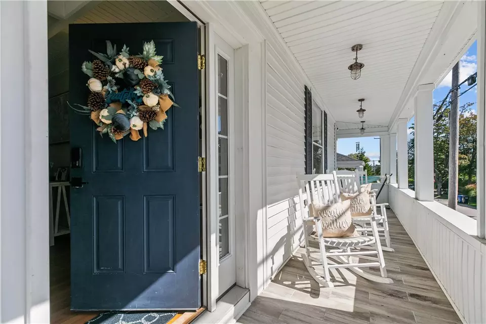 Exterior - 8 Champlin St, Newport, RI 02840 photo 3 of 6