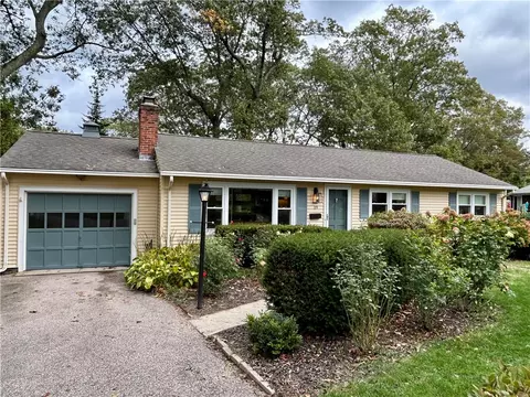 19 Terrace Dr, East Greenwich, RI 02818